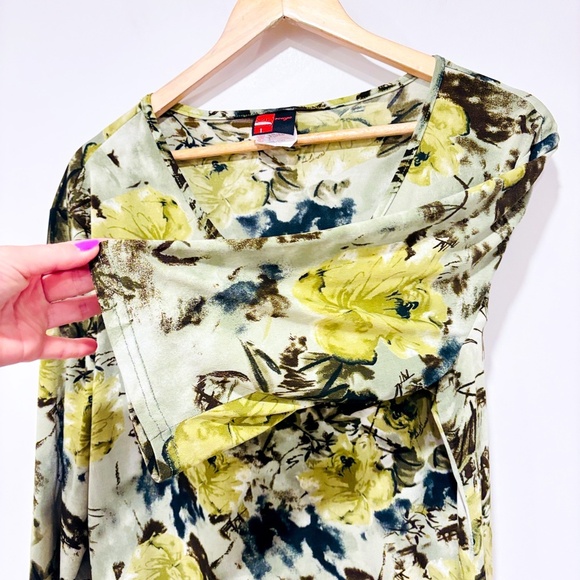 VIN ROUGE – Green Floral Wrap Top with Button Detail | Soft Jersey Knit | XXL * - Picture 9 of 9